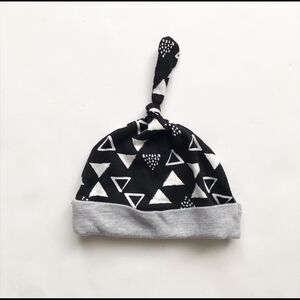 Miniville  geometric knit beanie EUC 24 months